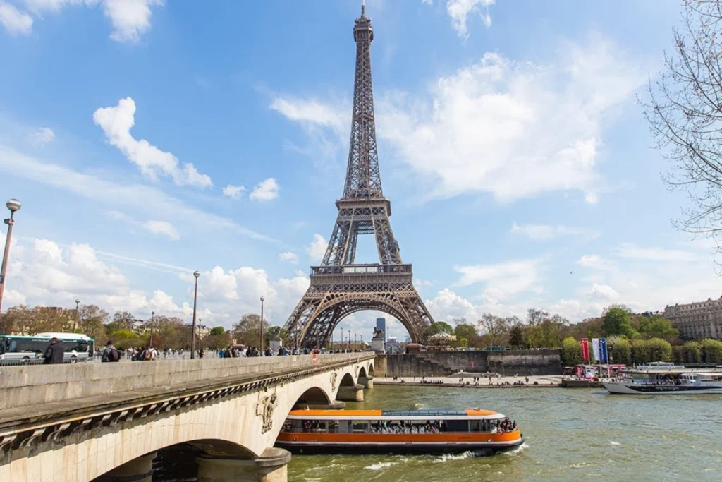 Top Attractions and Sightseeing Experiences to Explore in Paris Sightseeing Experiences in Paris